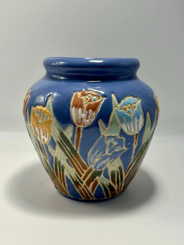 Small Vintage Studio Pottery Vase - Blue Glaze Tulip Design Vase - Image 2 of 4