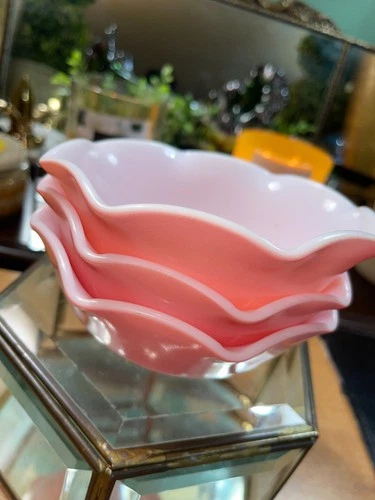 SET OF 3 VINTAGE HAZEL ATLAS RUFFLED CRINOLINE PINK & WHITE MILKGLASS 5.5" BOWLS