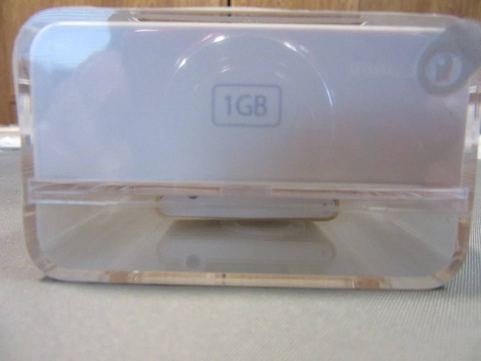 Apple iPod Shuffle 1GB Model A1204 New Never Opened - Image 3 of 4