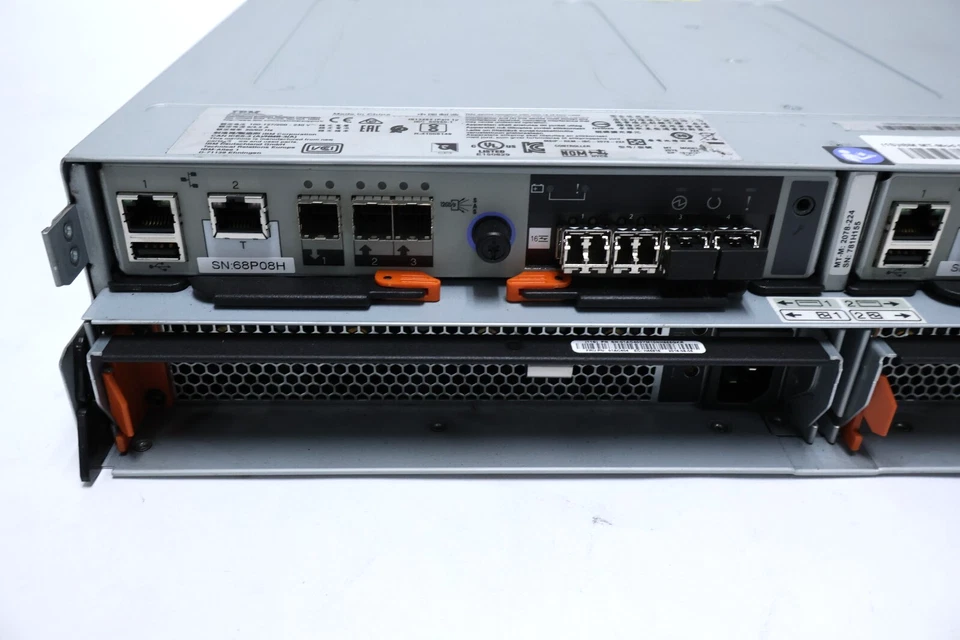 Gabinete expansor de arreglos de almacenamiento SAS IBM 01AC383 24 bahías 2,5" - sin discos duros Foto 4 de 4