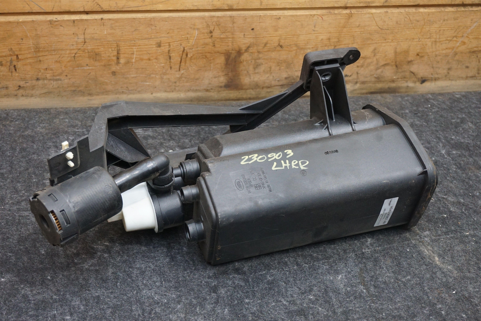 Fuel Vapor Charcoal Evaporator Canister AD43-9E857-AB Aston Martin Rapide 2011