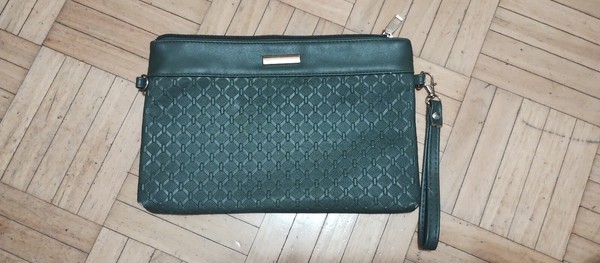 Bolso verde de mano