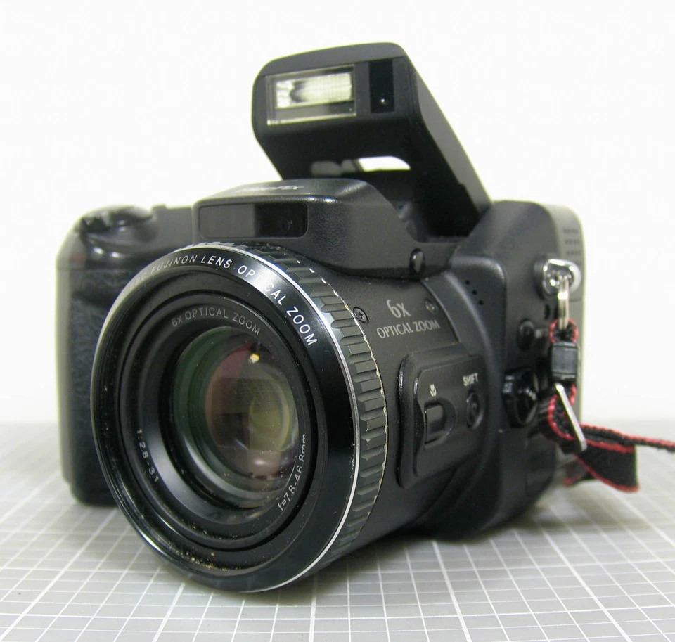Fujifilm FinePix S602 Zoom 3 MP 6X Zoom Lens Digital bridge Camera Japan Read! - Image 3 of 4
