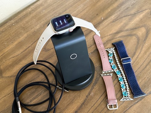 Apple Watch Series SE 2nd Generation 40mm (GPS + Cellular) Aluminum Case - Great - Photo 2 sur 11