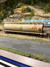 HO InterMountain Coop Hopper Used No Box Custom Weathered
