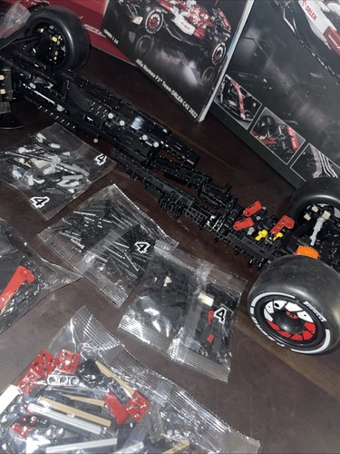 New F1 Team Orlen, Alfa Romeo Technic Set 1:8 Scale Replica used partially built - Picture 9 of 12