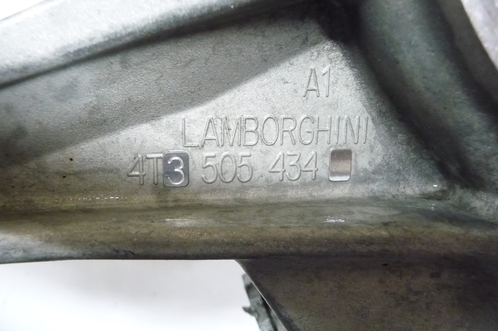 2022-2023 Lamborghini Huracan STO Rear Right Hub Bearing Housing 4T3505434 OE