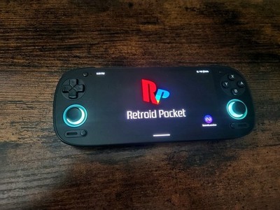 Retroid Pocket 5 Handheld Gaming Console Black   Original Box