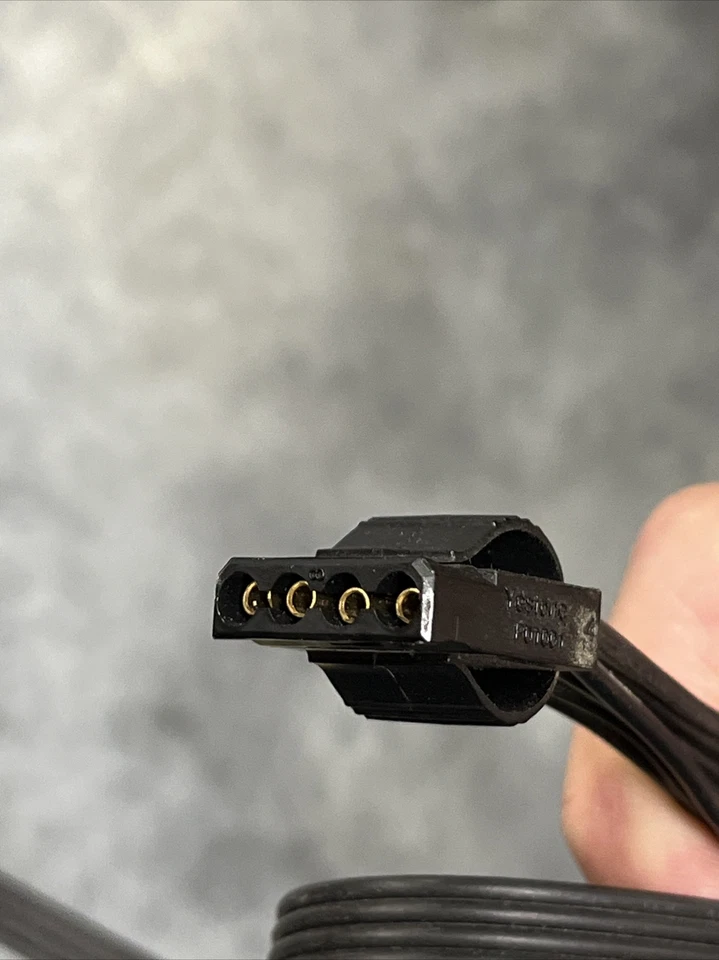 Corsair YESTONE P01001 CONNECTORS CABLE 4pin PCI-E / Peripheral to 6-Pin PCI-E - Image 3 of 4