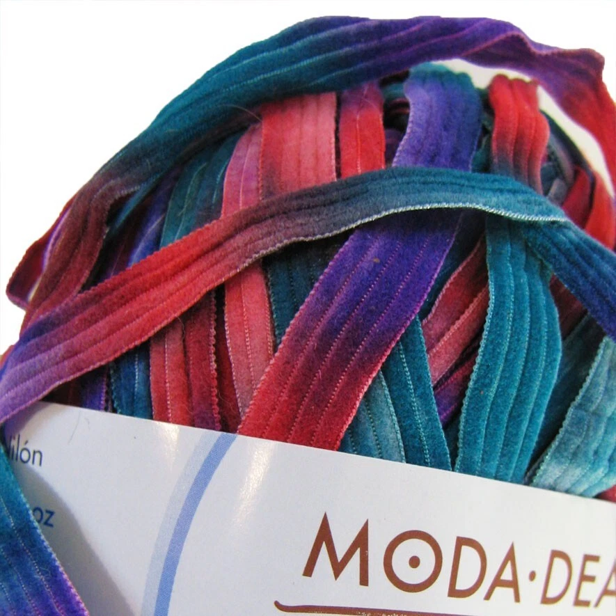 1 Skein Moda Dea Ticker Tape Nylon Italian Yarn, Bulky , Machine Wash Dry - Image 3 of 4