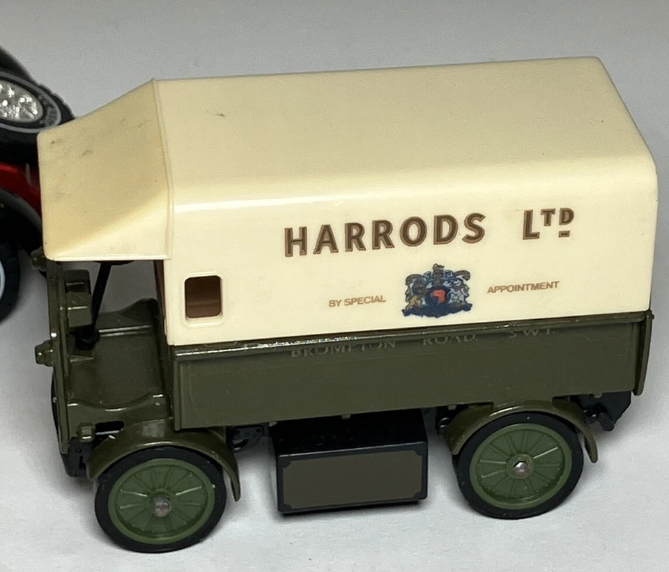 Vehículos de plástico fundido a presión de colección de 3 piezas Mercedes 1919 Van Village Beach Wagon Foto 3 de 4