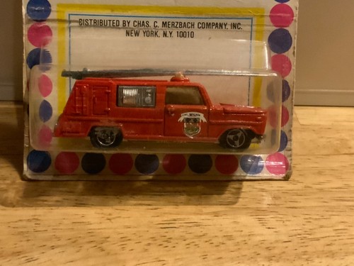 MAJORETTE SUPER SINGLES RED FIRE TRUCK NEW ON CARD - Picture 3 of 14