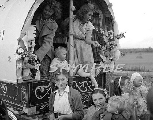 1930er Jahre IRISCHER ZIGEUNER WOHNWAGEN FOTO Reisende (134-V)