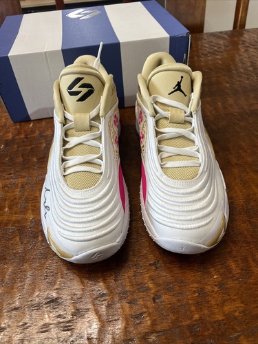 LUKA DONCIC Signed Jordan Luka 3 Shoes PSA DNA Autographed Lakers - Picture 2 of 13