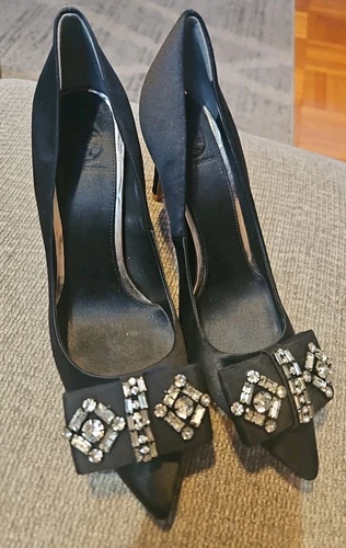 Scarpe bellissime Tory Burch "Aria" in raso nero con fiocco di cristallo taglia 8 usate in ottime condizioni