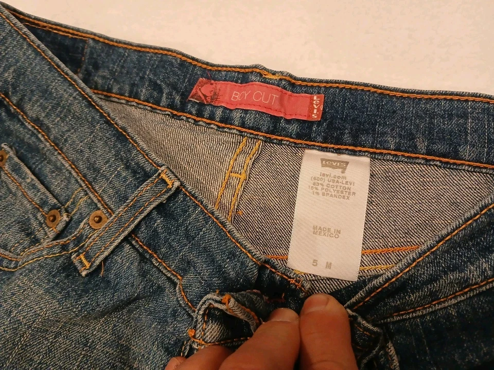 Vintage Levi's Jeans Women Size 5M  Boy Cut Blue Y2K - Image 2 of 4