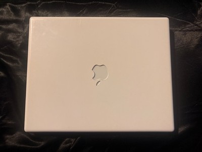 Bundle Apple iBook 14.1'' Laptop - Model A1055 late 2003 w/ Battery and Charger