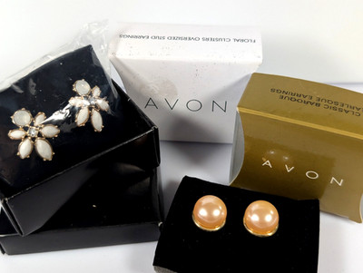 Avon Floral Clusters Oversized Classic Baroque Pearl Stud Earrings PIERCED Lot