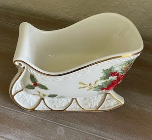 MIKASA  RIBBON HOLLY  SLEIGH CENTERPIECE  NEW (no box) AUTHENTIC
