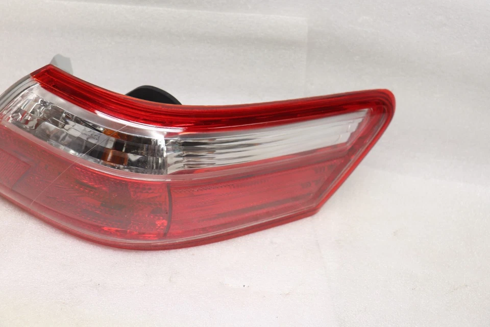 Luces traseras exteriores para pasajero derecho Toyota Camry 2007-2009 TYC Foto 3 de 4