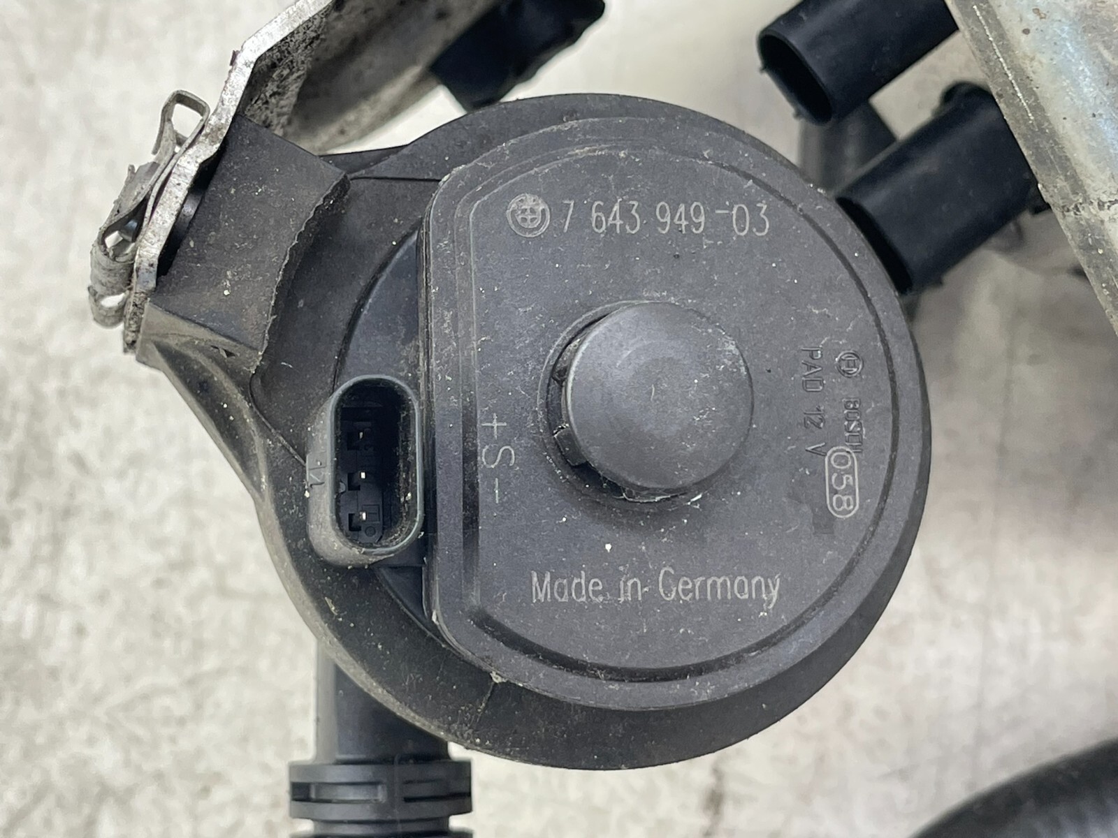 2014-2020 BMW I8 OEM AUXILIARY HEATER VALVE PUMP 9363106