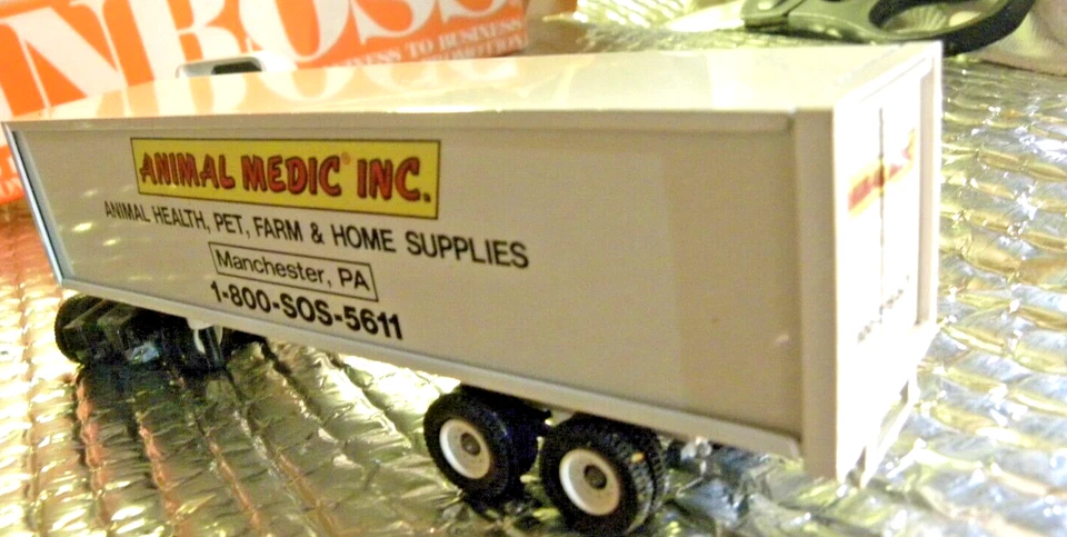 ANIMAL MEDIC INC MANCHESTER PA. TRACTOR & TRAILER 1991 WINROSS Die-cast  Semi - Image 4 of 4