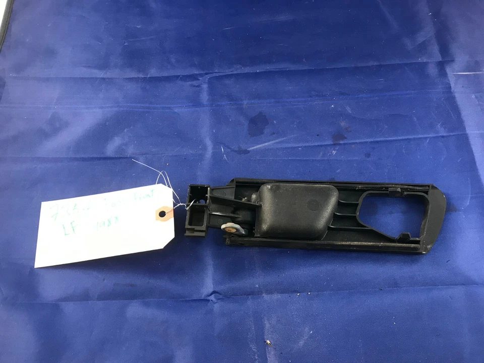 BMW E32 735i 735iL RIGHT FRONT Interior Door Handle Part  - Imagem 3 de 3