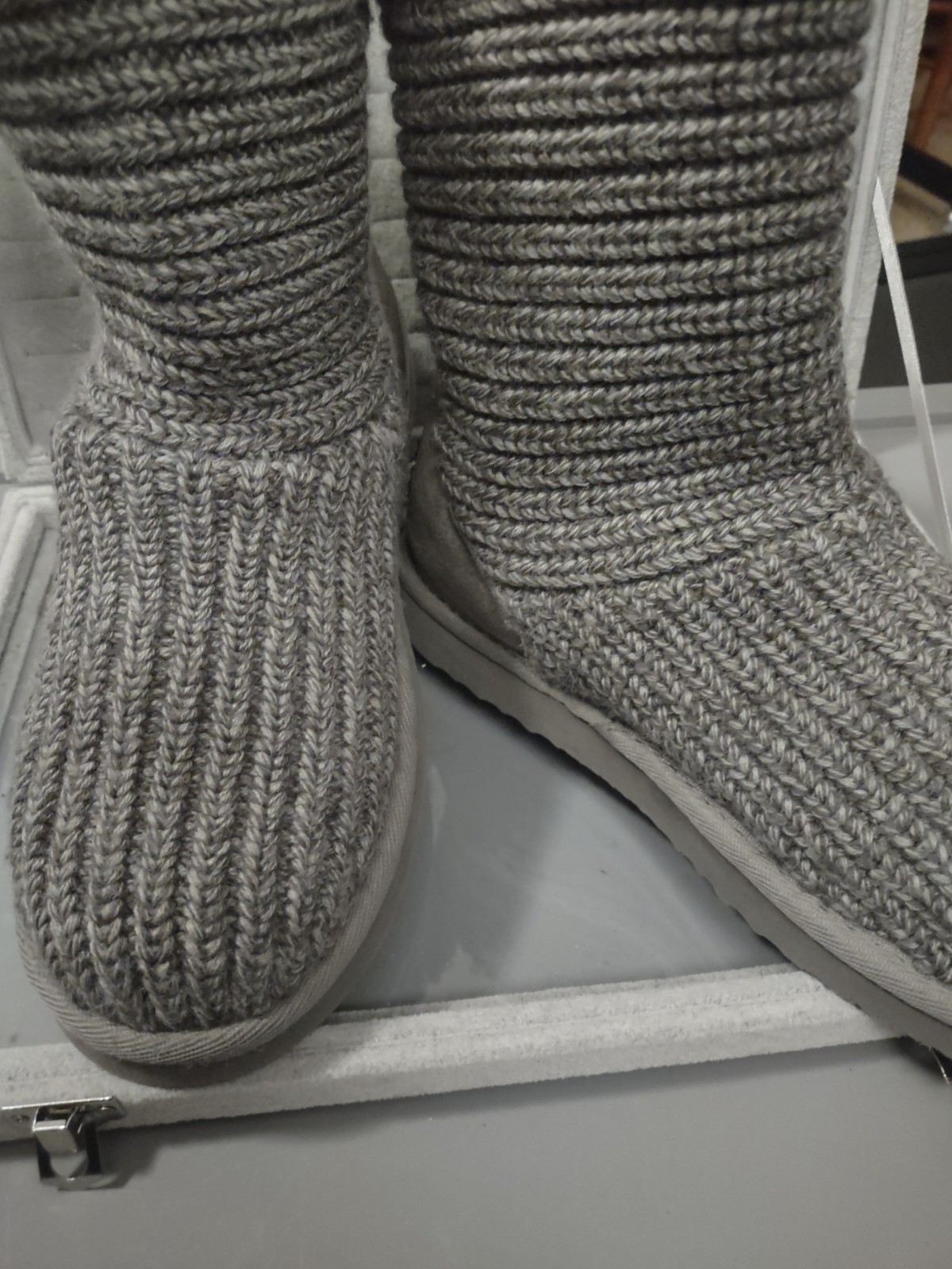 UGG Classic Knit Short Boots Gray Women’s U.S. 8 EU 39 Cozy Winter Authentic image 8