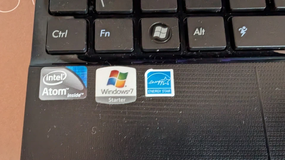 ASUS EeePC 1011PX Retro Laptop Netbook - Win7 32bit - Atom @1.67GHz - Image 2 of 4