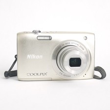 Nikon COOLPIX S3100 14 MP Digital Camera working with flaws, see description 