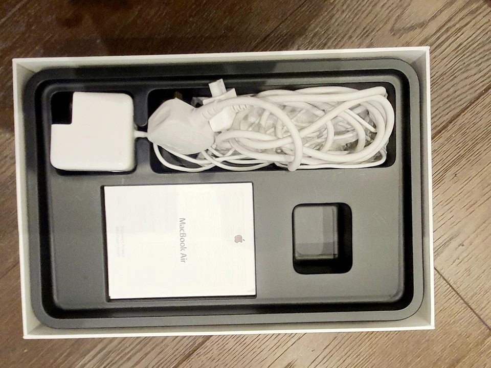 Apple MacBook Air 11" 2014 · i5 · 4GB · 121GB, photo 3 of 5