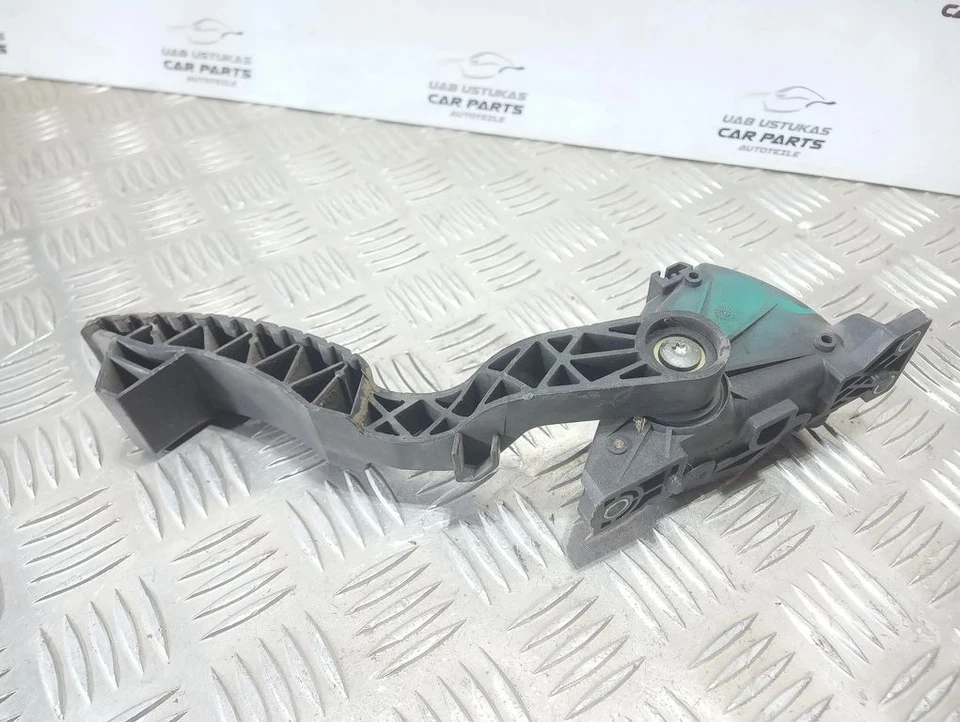 Pedal del acelerador Renault Laguna II 2004 8200002904 UST94045 diésel Foto 3 de 4