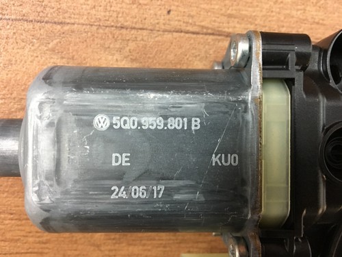 Seat Leon genuine Passenger Side LH front window regulator motor 5Q0959801 B - Picture 2 of 7