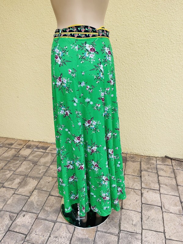 FULL LENGTH WRAP SKIRT / 7TH AVENUE/ KELLY GREEN  W FLORAL  TRIM /LINED / SIZE S