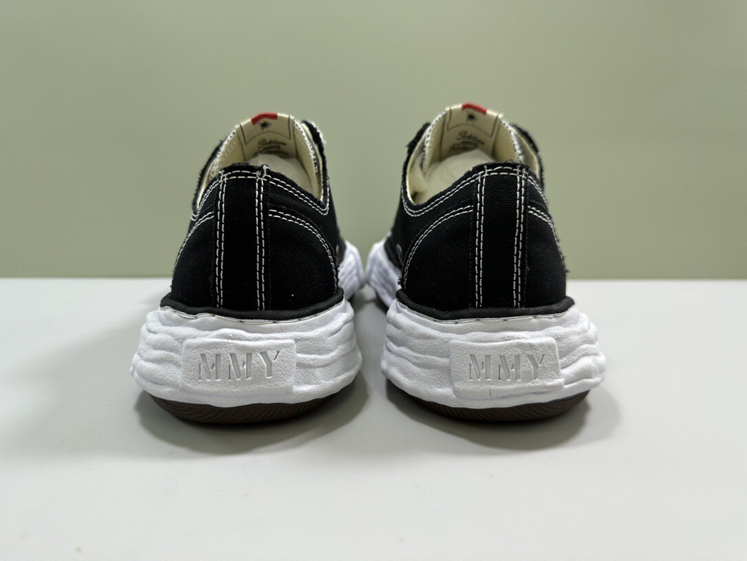 Maison Mihara Yasuhiro Man Shoes Black White Classic Low Tops Maison Mihara Yasuhiro Man Shoes Black White Classic Low Tops