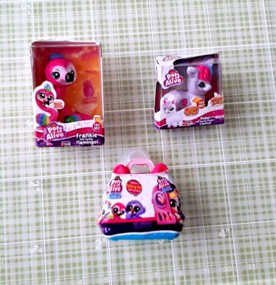 Zuru Mini Brands Miniature Toy Pets Alive Lot of 3 Boppi, Frankie & Carrier