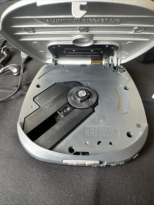 K0616 Panasonic CDプレーヤー SL-SX500 ジャンク PANASONIC SL-SX500 PORTABLE CD PLAYER with Charger, Headphones
