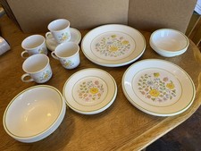Vintage Corelle Meadow 28-Piece Dinnerware Set 4-Places, 7 Pieces Per Set 1970s