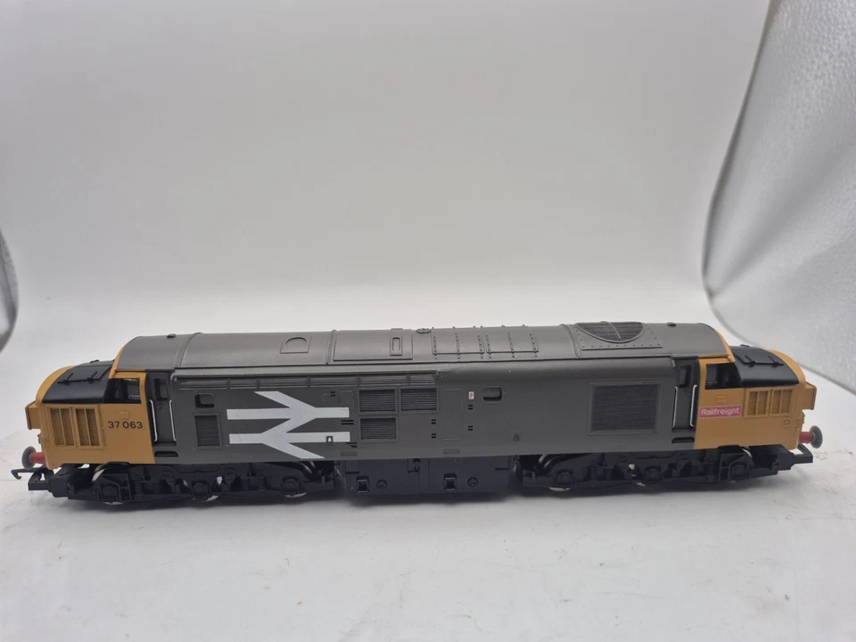 OO Gauge Hornby R.348 BR Class 37 37063 Rail Freight Grey -Tested- -Unboxed- - Image 2 of 4