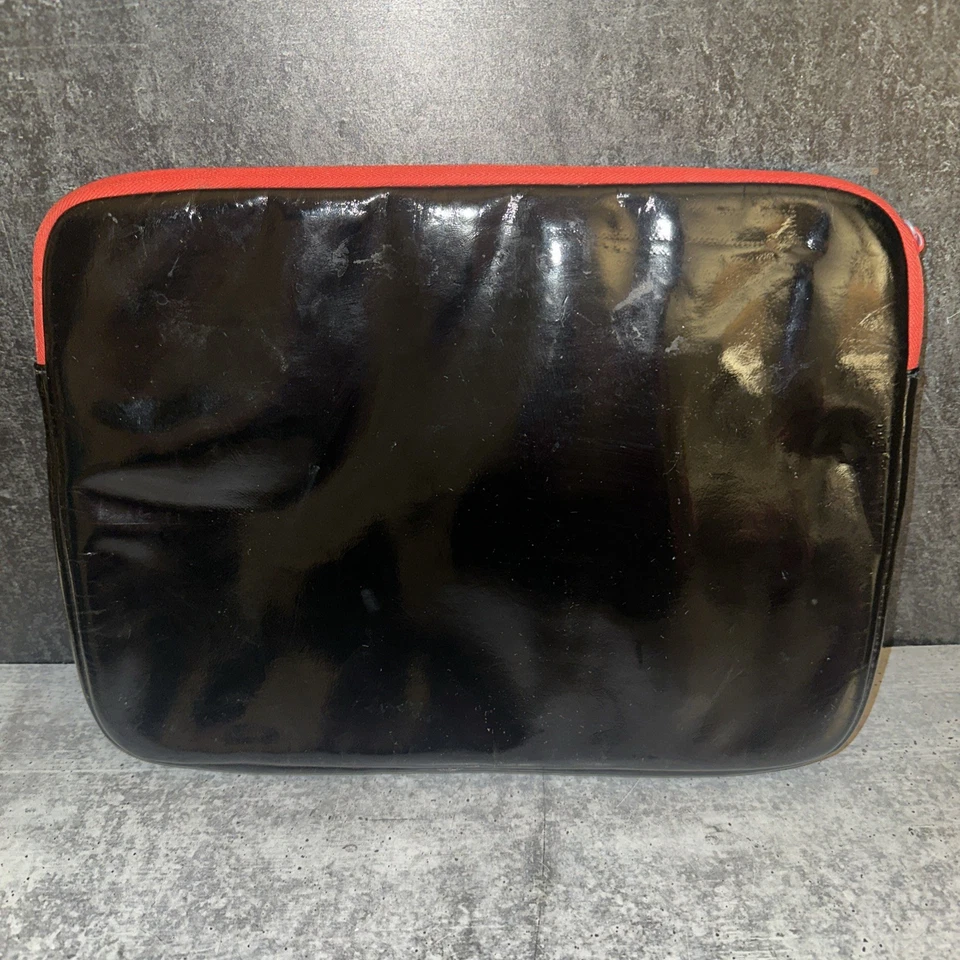 Funda para portátil MARC BY MARC JACOBS Zebra 13"x 9" difícil de encontrar Foto 2 de 2