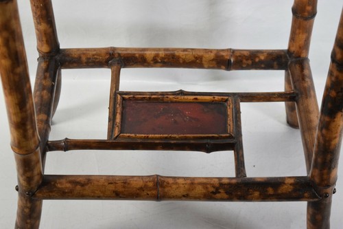 Mesa auxiliar chinaiserie de bambú real lacada superior geométrica 28" - Imagen 3 de 4