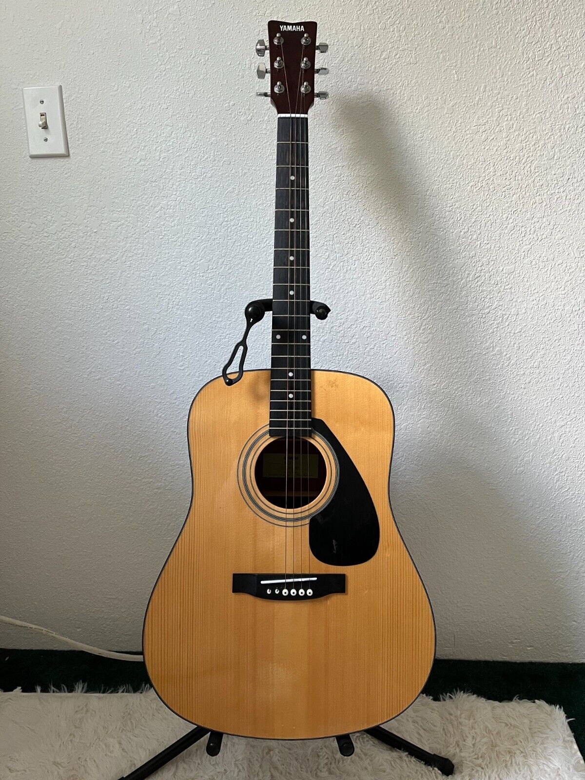 Used Yamaha Acoustic Guitar 