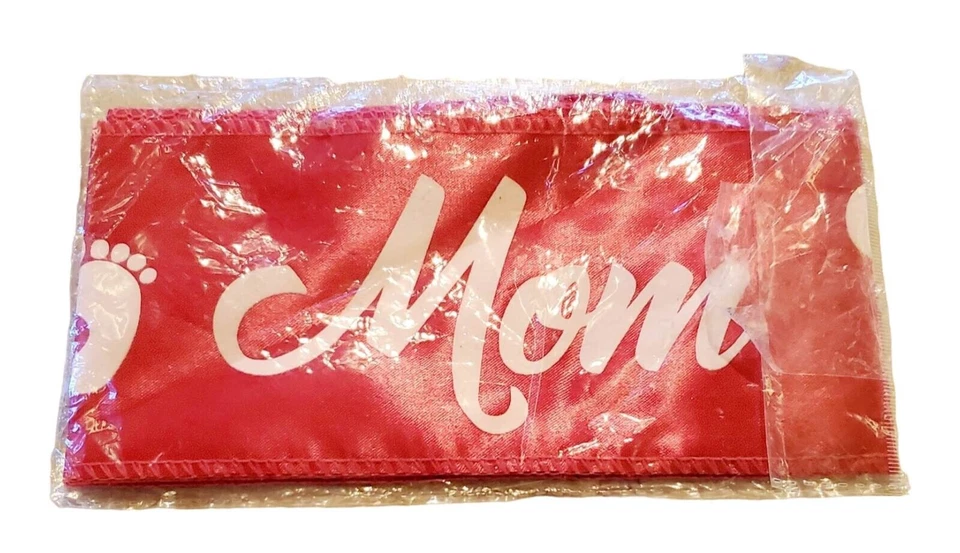 Faja rosa oscuro satinada “Mom To Be” - Accesorio para fiesta de embarazo baby shower Foto 3 de 4