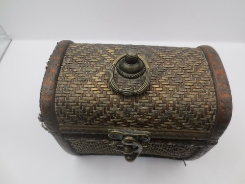 Asian Style Woven Wicker & Wood Mini Chest - Jewelry Tea Trinket Mini Wicker Box - Picture 2 of 12