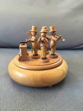 SPIELUHR # MIT HOLZFIGUREN #  SWISS MADE BY REUGE # ROMANCE # ERZGEBIRGE