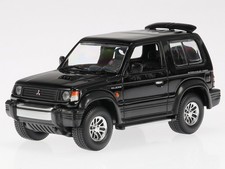 Mitsubishi Pajero SWB 1991 black diecast modelcar 940163370 Maxichamps 1:43