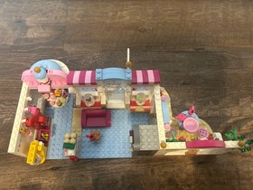 LEGO FRIENDS: Heartlake Cupcake Cafe (41119)