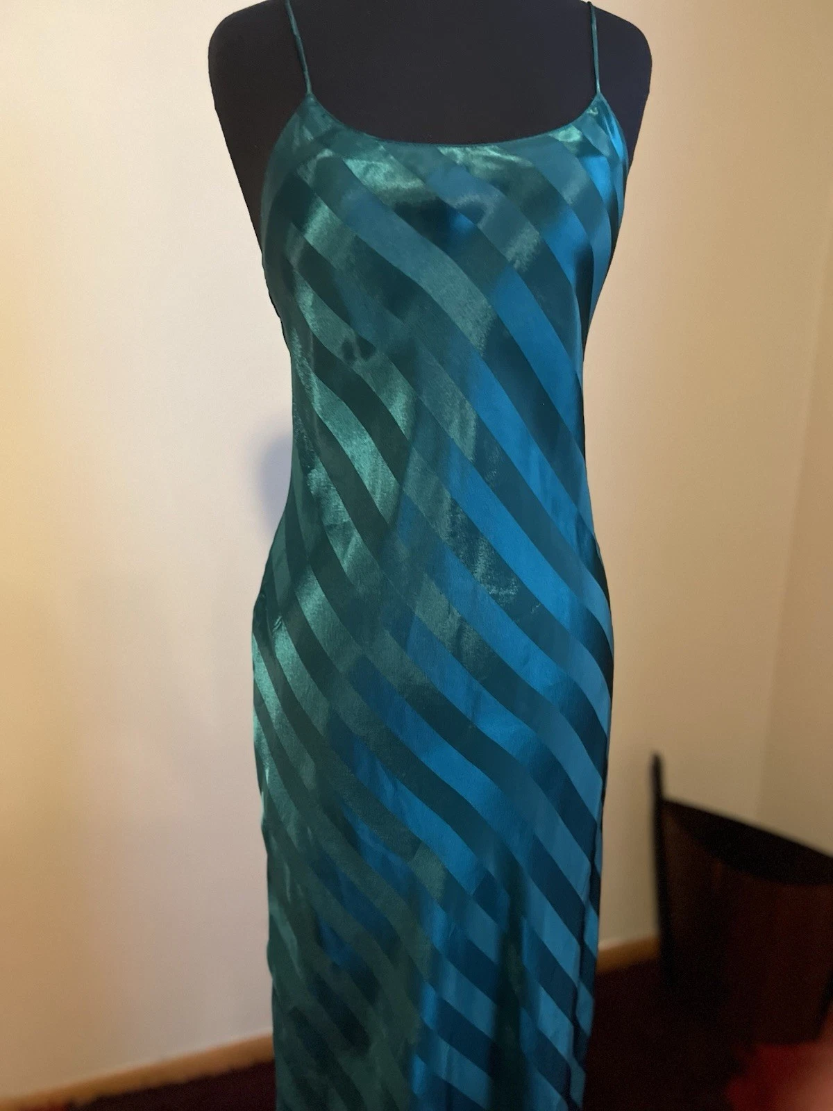 UNDERCOVER Camicia da notte vintage Victorias Secret etichetta oro verde smeraldo raso maxi abito slip S