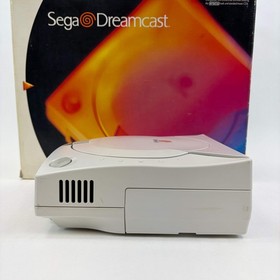 White Sega Dreamcast In Box With 2 Controllers 2 Memory Cards and 1 Rumble Pack