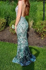 Green Silver Sequin V-Neck Open Back Prom Dress Women's Size 6